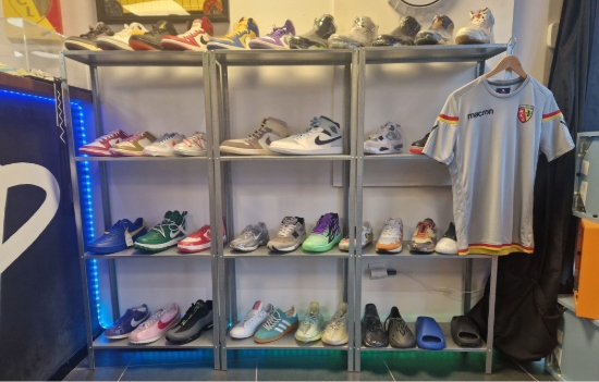 D&eacute;p&ocirc;t vente de sneakers &agrave; Arras