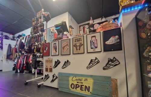 Notre service de personnalisation de chaussures &agrave; Arras