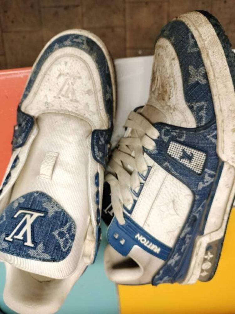 Nettoyage baskets luxe Louis Vuitton Trainer Denim à Arras