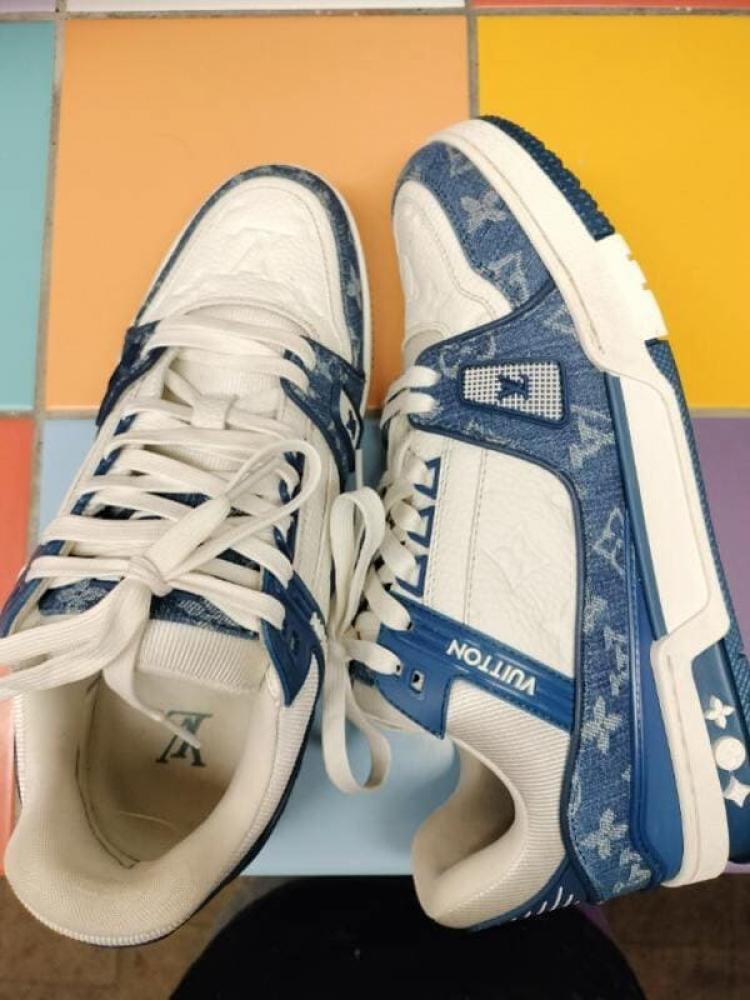 Nettoyage baskets luxe Louis Vuitton Trainer Denim à Arras