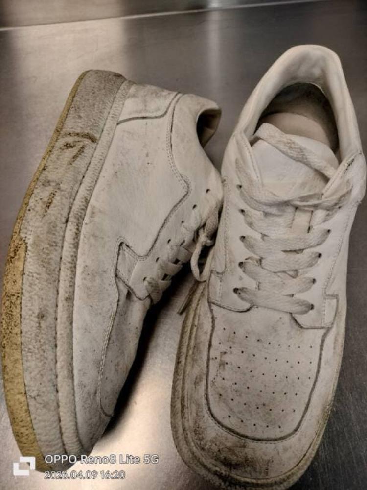 Nettoyage baskets Alexander McQueen Oversized blanches à Arras